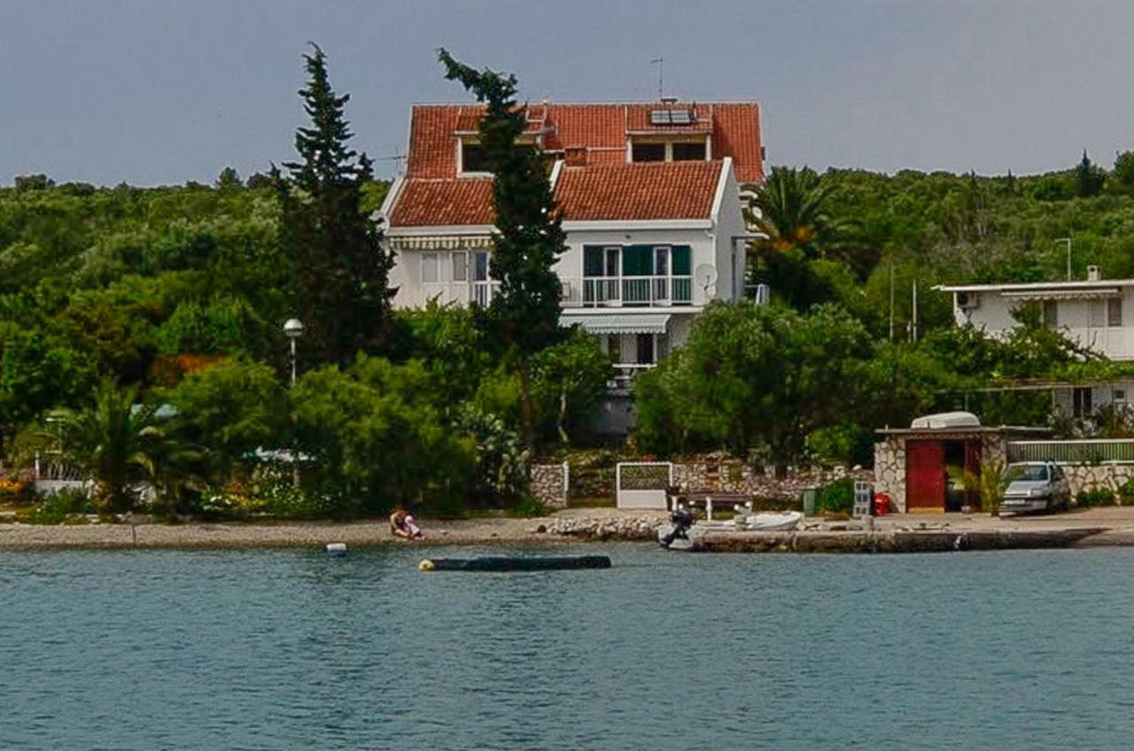 Holiday Home Lovište Exteriör bild